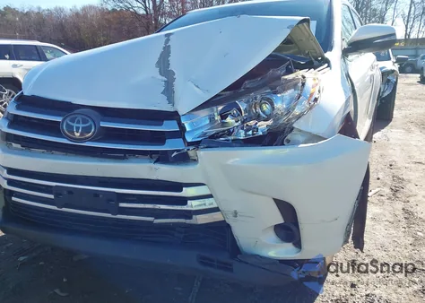 2018 Toyota Highlander Le z USA, uszkodzony, nr VIN 5TDZARFH3JS038312